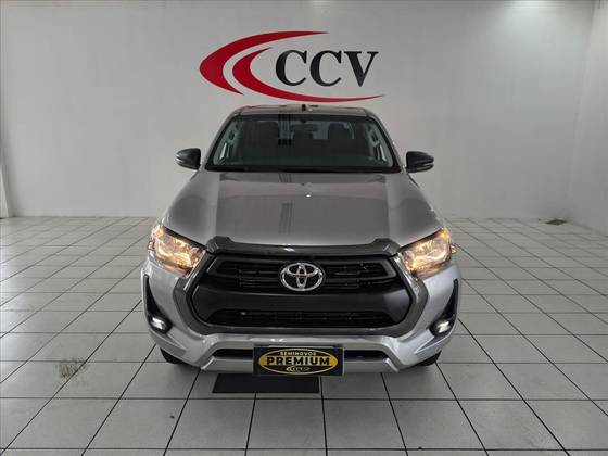 TOYOTA HILUX 2.8 D-4D TURBO DIESEL CD SR 4X4 AUTOMÁTICO